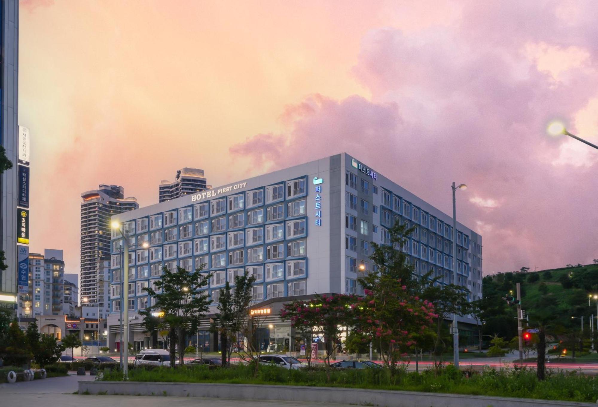 Yeosu Hotel First City Eksteriør bilde