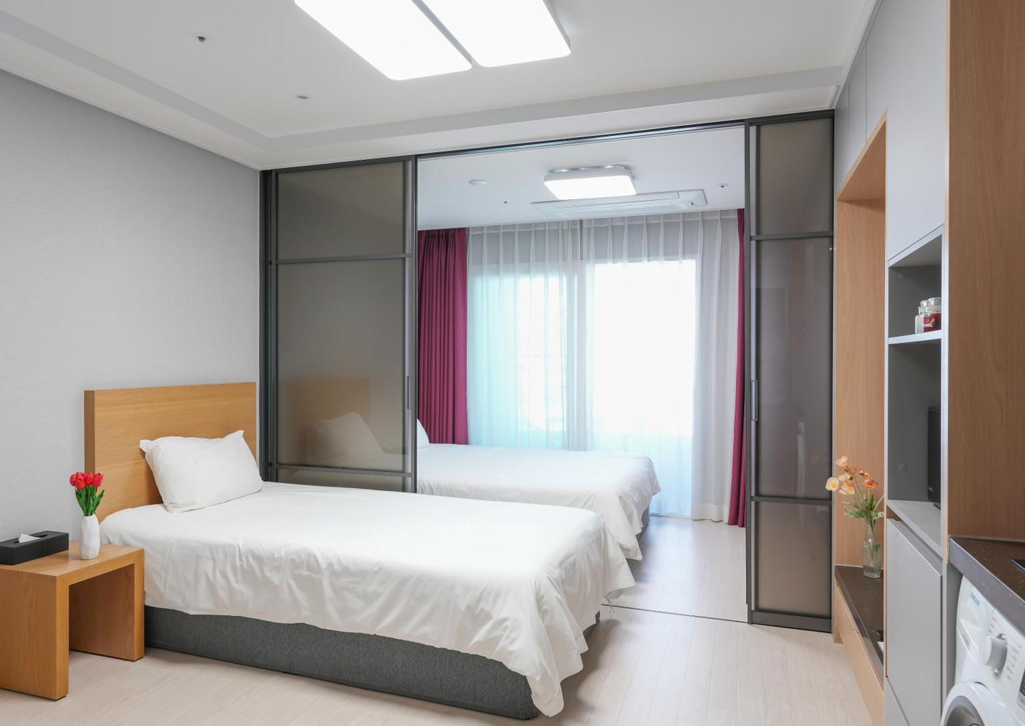 Yeosu Hotel First City Eksteriør bilde