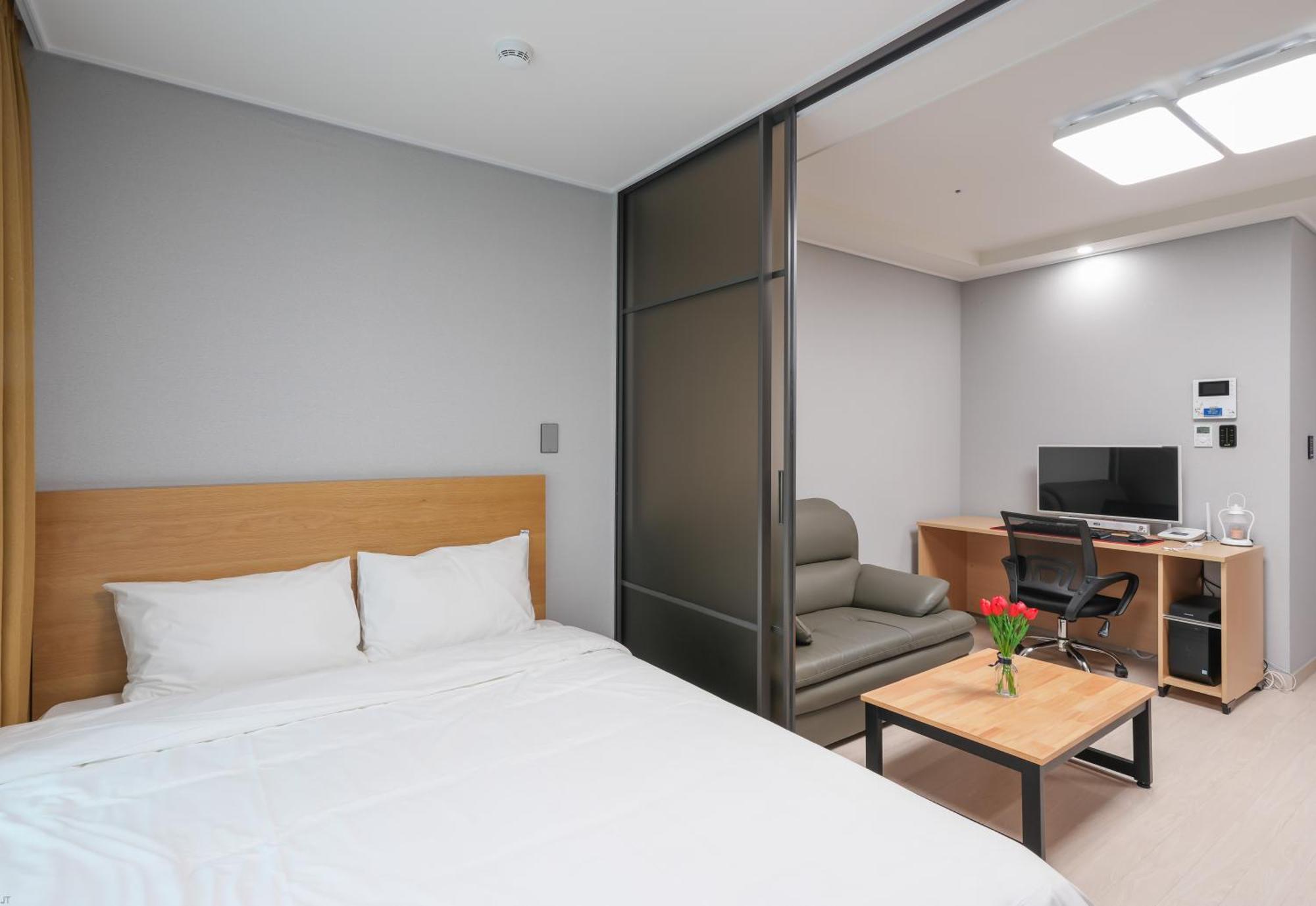 Yeosu Hotel First City Eksteriør bilde